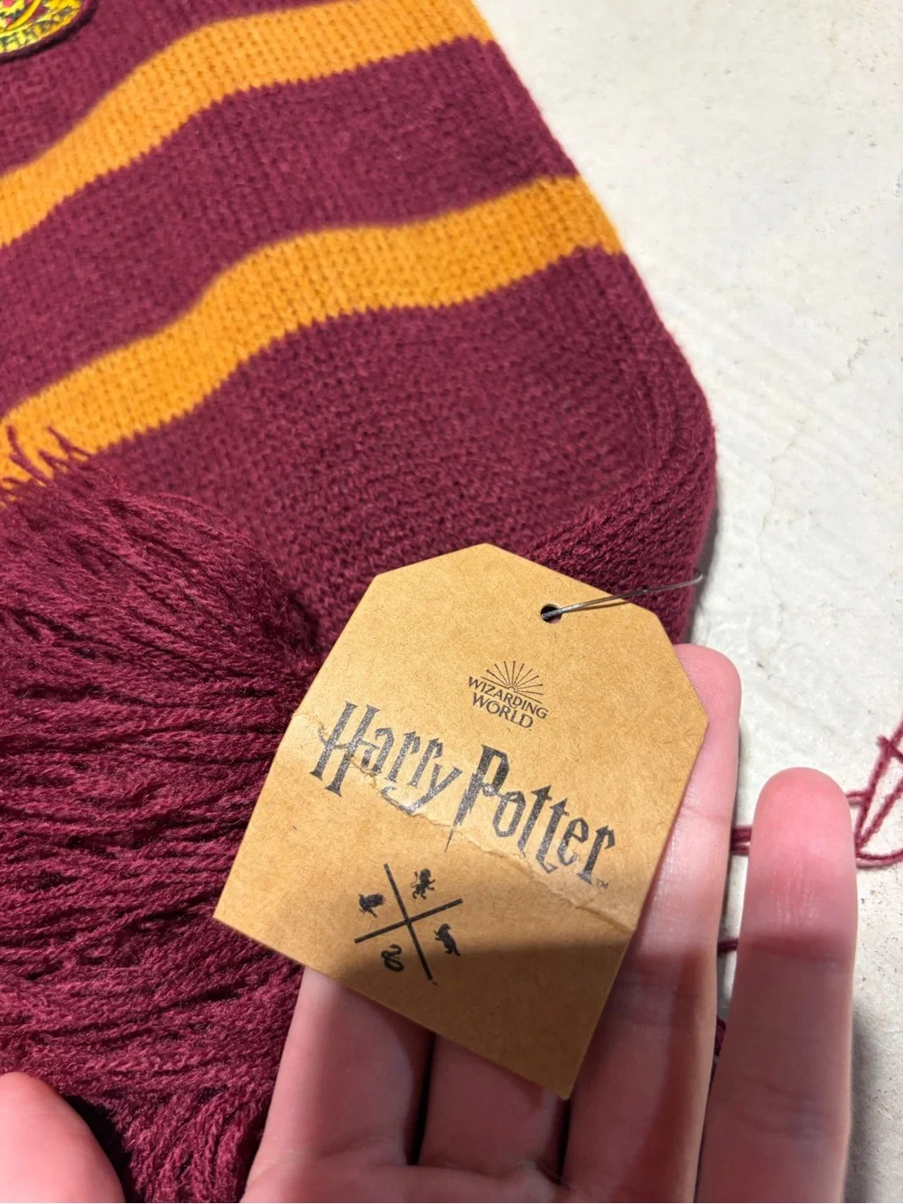 Wizarding world of Harry Potter NWT Gryffindor Knit Scarf in Maroon & Gold
